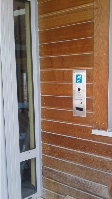 Interphone et contrôle d'accès pour sécurisation de crèches